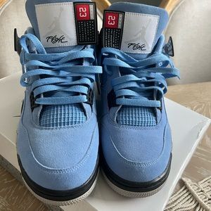Mens 10.5 Jordan 4 university blues